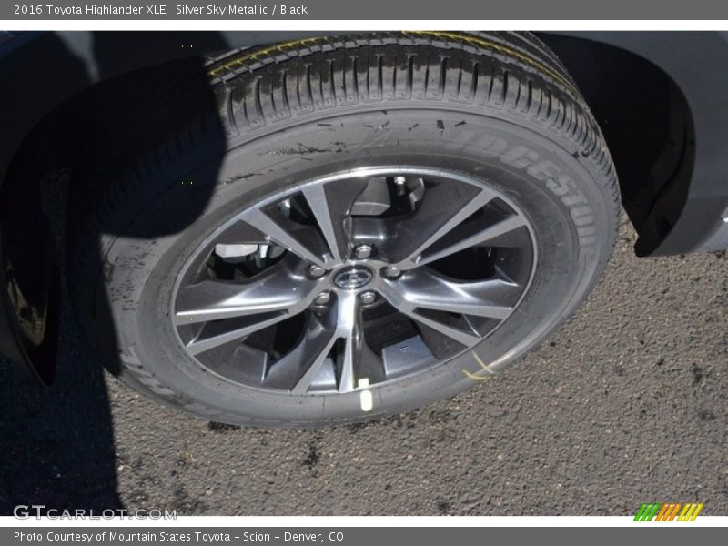 Silver Sky Metallic / Black 2016 Toyota Highlander XLE
