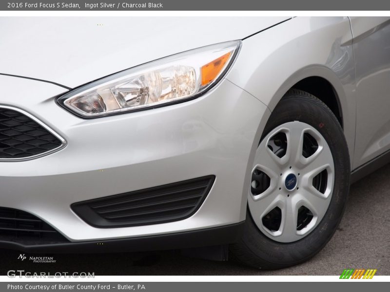 Ingot Silver / Charcoal Black 2016 Ford Focus S Sedan