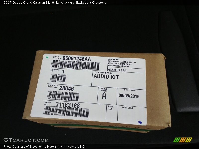White Knuckle / Black/Light Graystone 2017 Dodge Grand Caravan SE