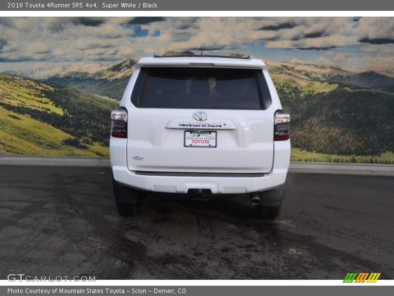 Super White / Black 2016 Toyota 4Runner SR5 4x4