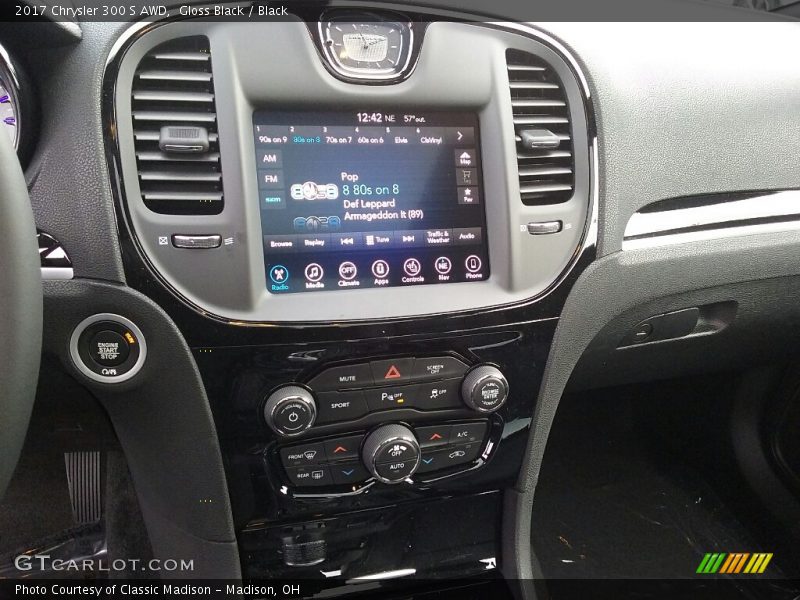 Gloss Black / Black 2017 Chrysler 300 S AWD