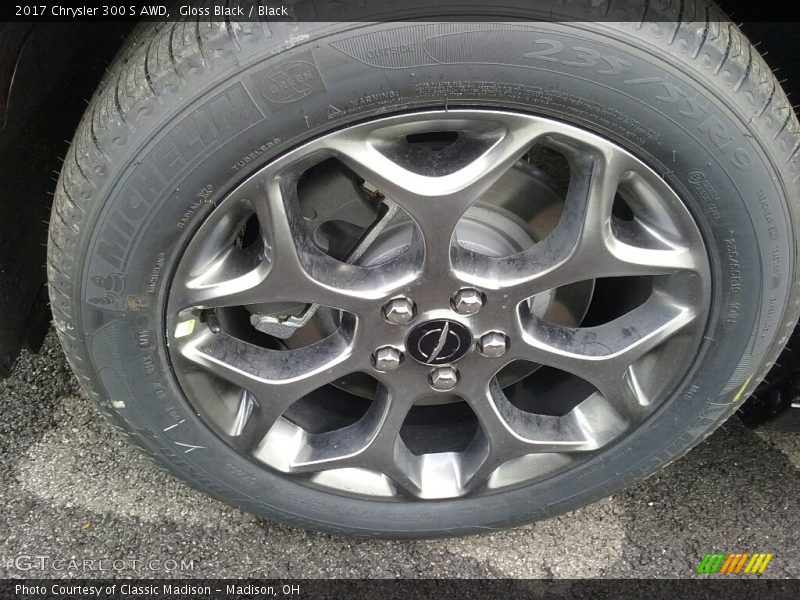 Gloss Black / Black 2017 Chrysler 300 S AWD