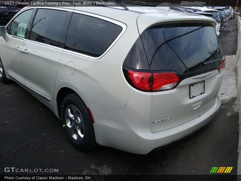 Tusk White / Black/Alloy 2017 Chrysler Pacifica Touring L Plus