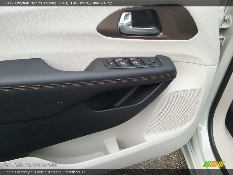 Tusk White / Black/Alloy 2017 Chrysler Pacifica Touring L Plus