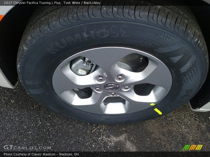 Tusk White / Black/Alloy 2017 Chrysler Pacifica Touring L Plus