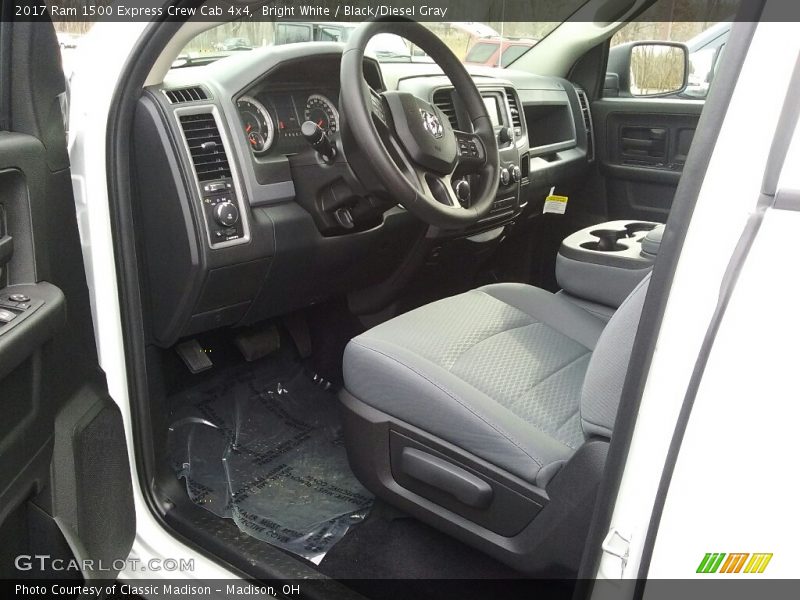 Bright White / Black/Diesel Gray 2017 Ram 1500 Express Crew Cab 4x4