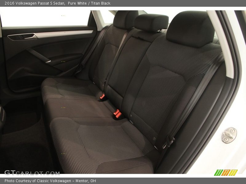 Pure White / Titan Black 2016 Volkswagen Passat S Sedan