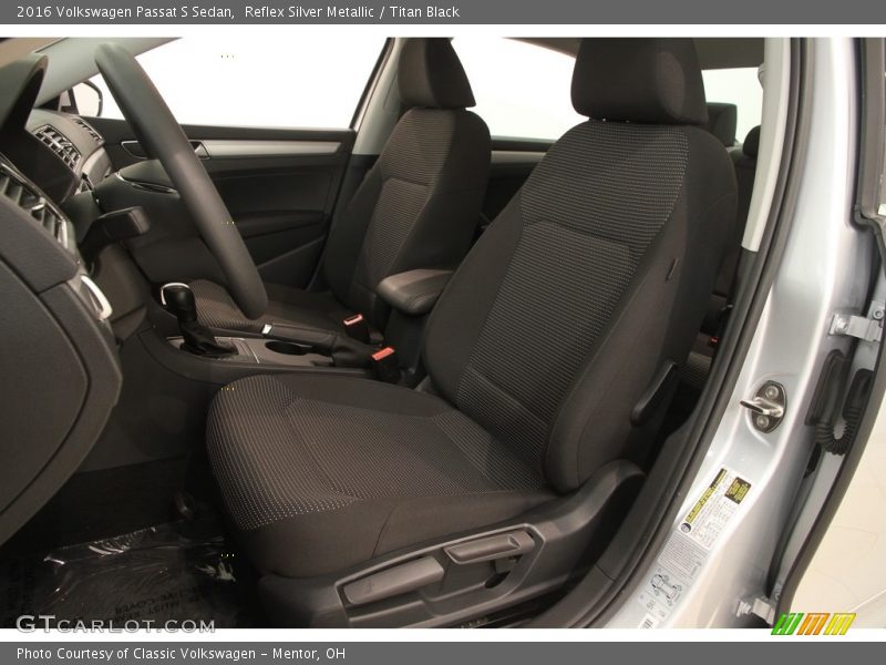 Reflex Silver Metallic / Titan Black 2016 Volkswagen Passat S Sedan