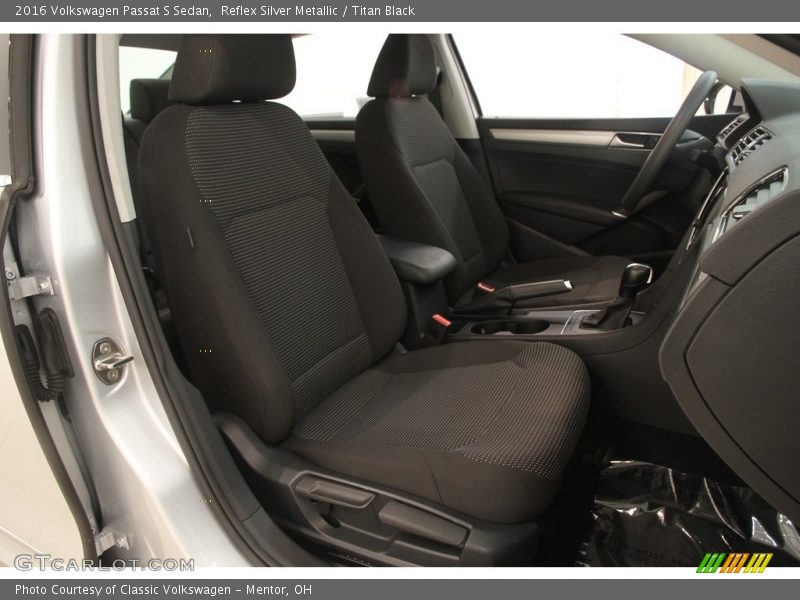 Reflex Silver Metallic / Titan Black 2016 Volkswagen Passat S Sedan