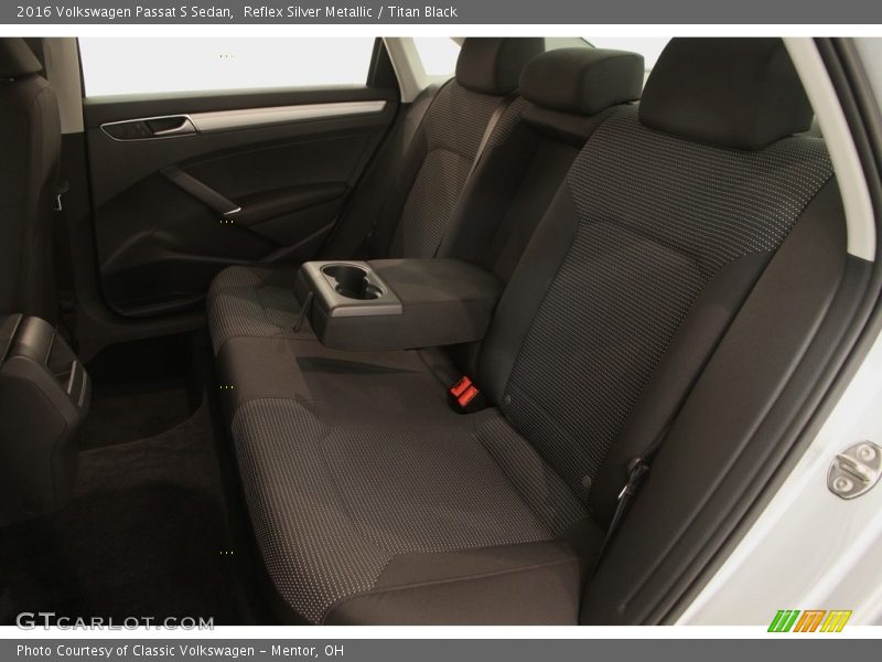 Reflex Silver Metallic / Titan Black 2016 Volkswagen Passat S Sedan
