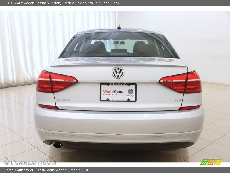 Reflex Silver Metallic / Titan Black 2016 Volkswagen Passat S Sedan