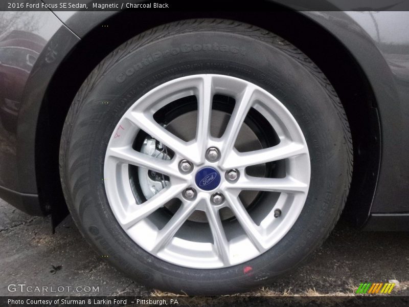 Magnetic / Charcoal Black 2016 Ford Focus SE Sedan