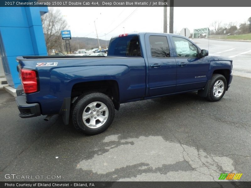 Deep Ocean Blue Metallic / Jet Black 2017 Chevrolet Silverado 1500 LT Double Cab 4x4