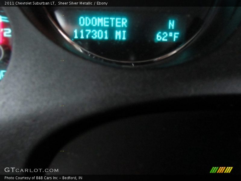 Sheer Silver Metallic / Ebony 2011 Chevrolet Suburban LT