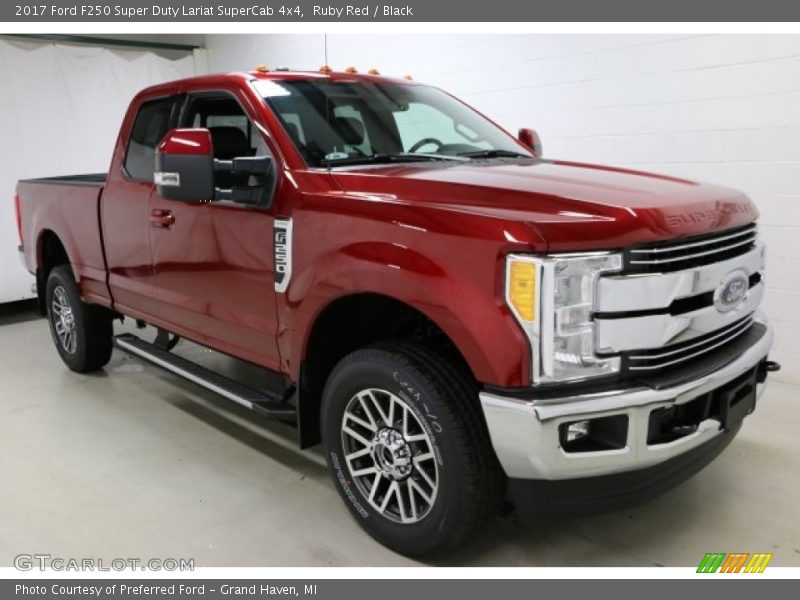Front 3/4 View of 2017 F250 Super Duty Lariat SuperCab 4x4