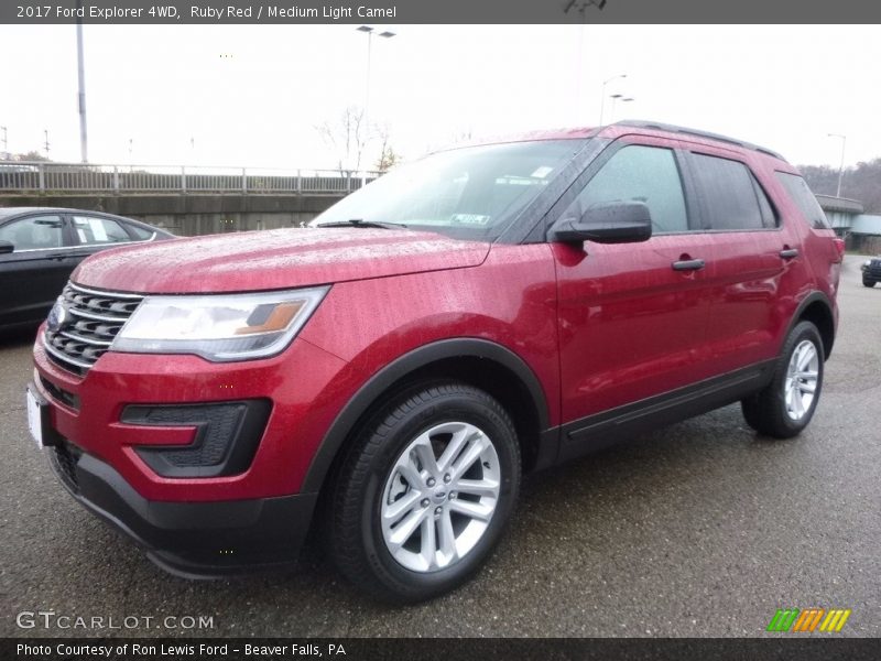 Front 3/4 View of 2017 Explorer 4WD