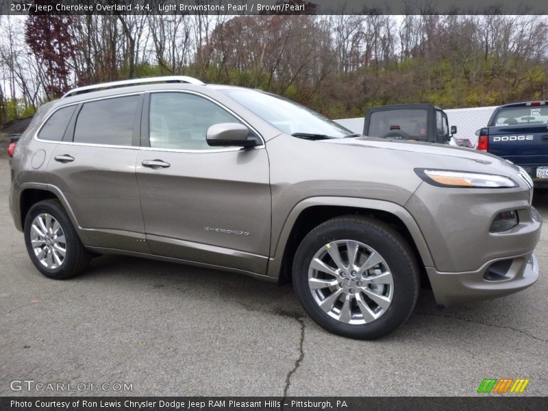 Front 3/4 View of 2017 Cherokee Overland 4x4