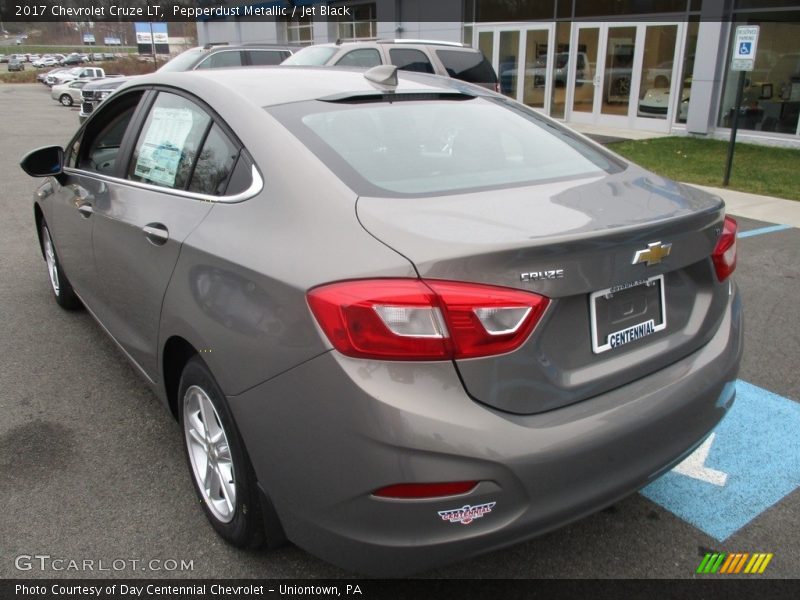Pepperdust Metallic / Jet Black 2017 Chevrolet Cruze LT