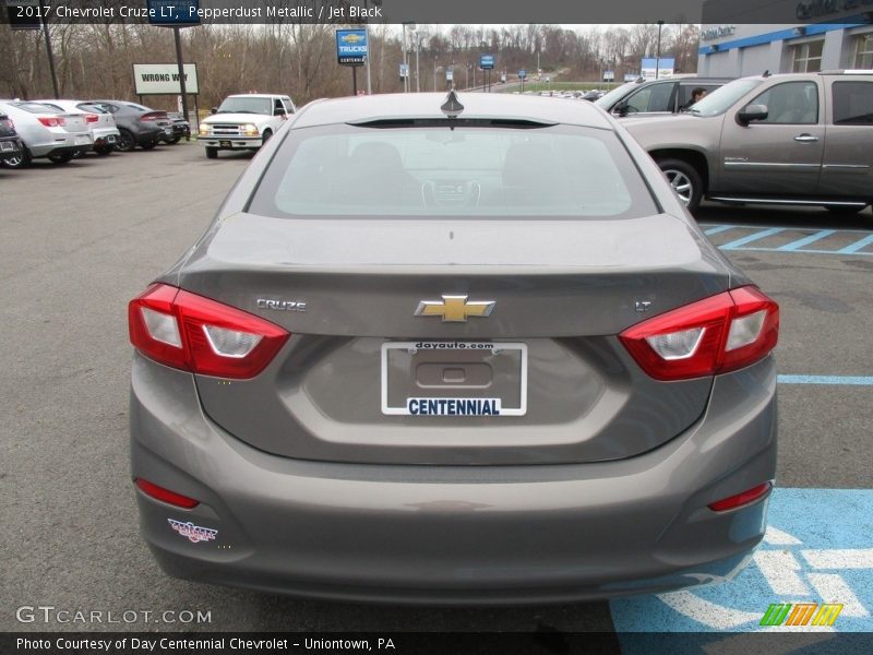 Pepperdust Metallic / Jet Black 2017 Chevrolet Cruze LT