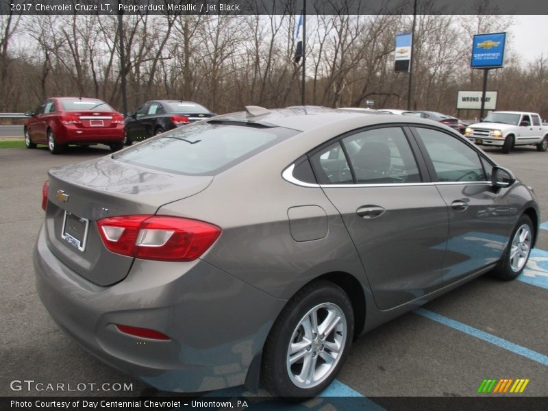 Pepperdust Metallic / Jet Black 2017 Chevrolet Cruze LT