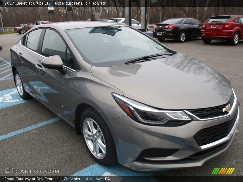 Pepperdust Metallic / Jet Black 2017 Chevrolet Cruze LT