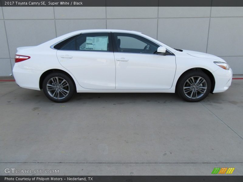 Super White / Black 2017 Toyota Camry SE