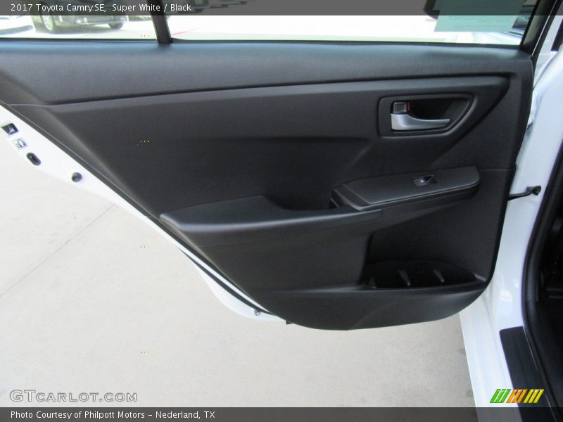 Super White / Black 2017 Toyota Camry SE