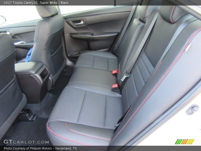 Super White / Black 2017 Toyota Camry SE