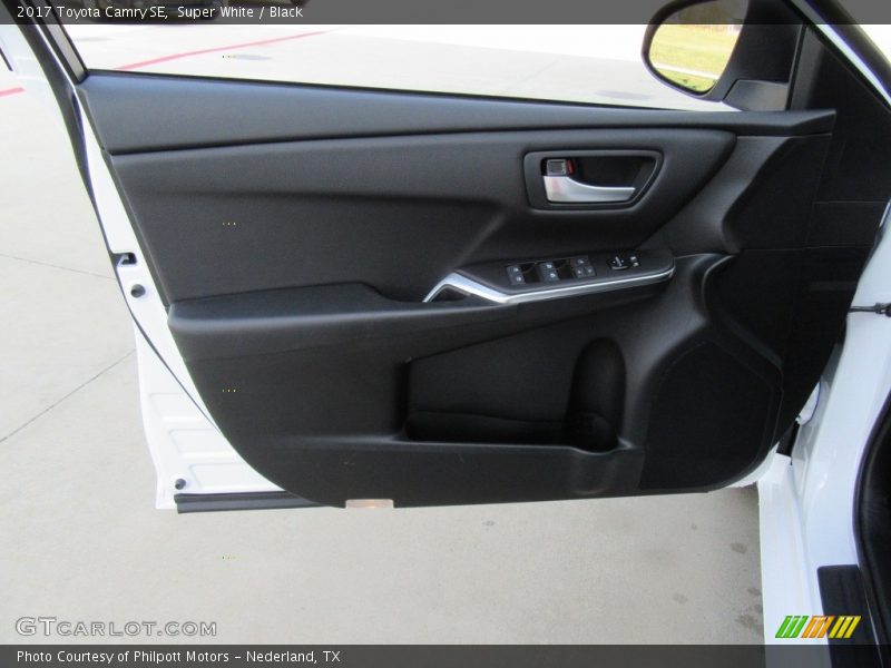 Super White / Black 2017 Toyota Camry SE