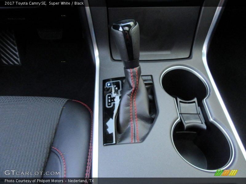Super White / Black 2017 Toyota Camry SE