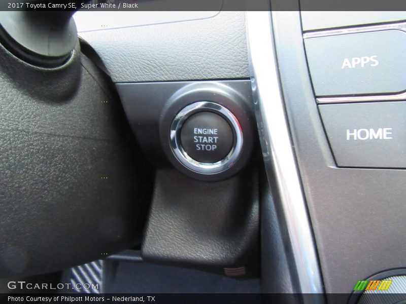 Super White / Black 2017 Toyota Camry SE