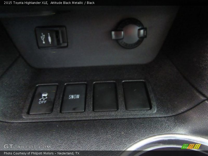 Attitude Black Metallic / Black 2015 Toyota Highlander XLE