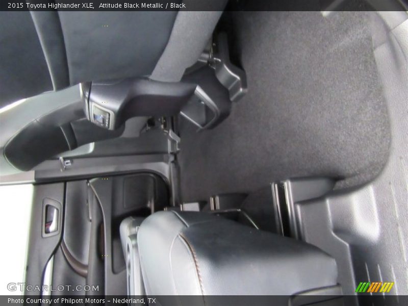 Attitude Black Metallic / Black 2015 Toyota Highlander XLE