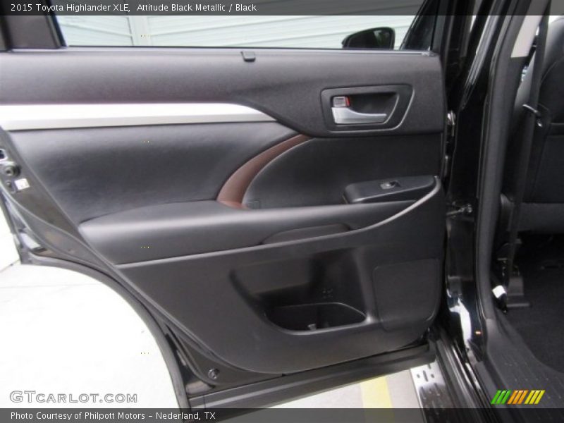 Attitude Black Metallic / Black 2015 Toyota Highlander XLE