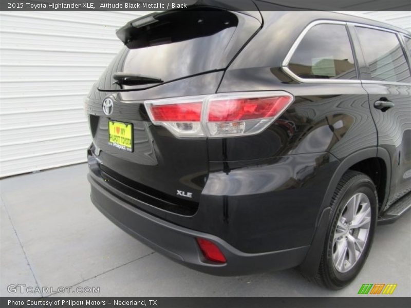 Attitude Black Metallic / Black 2015 Toyota Highlander XLE