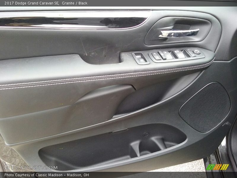 Granite / Black 2017 Dodge Grand Caravan SE