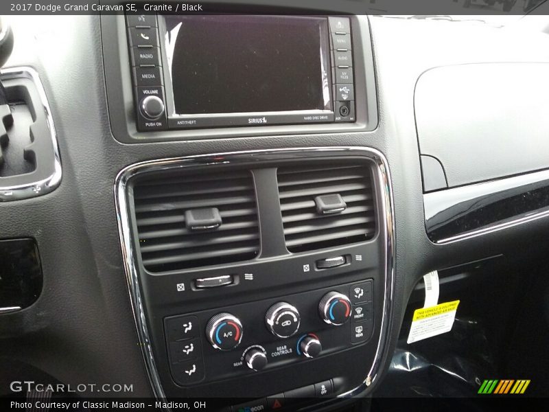 Granite / Black 2017 Dodge Grand Caravan SE