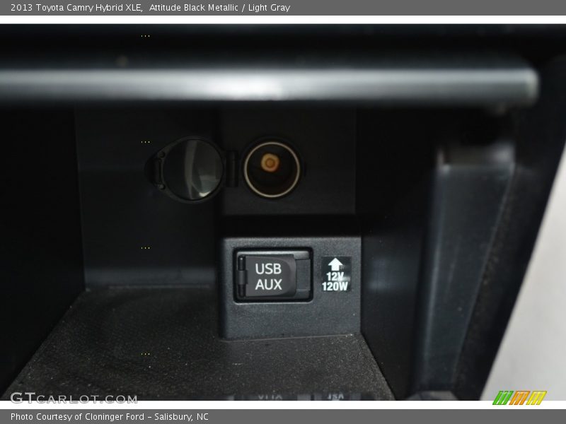Attitude Black Metallic / Light Gray 2013 Toyota Camry Hybrid XLE