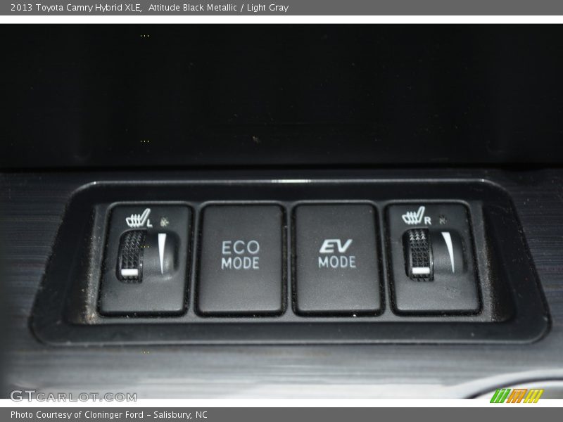 Attitude Black Metallic / Light Gray 2013 Toyota Camry Hybrid XLE