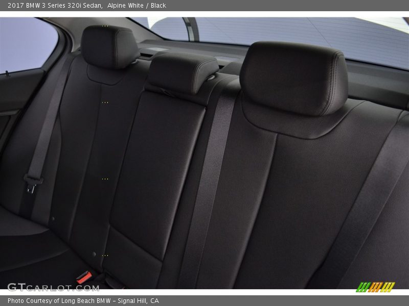 Alpine White / Black 2017 BMW 3 Series 320i Sedan