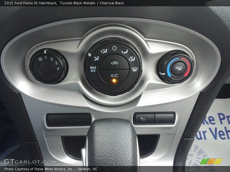 Tuxedo Black Metallic / Charcoal Black 2015 Ford Fiesta SE Hatchback