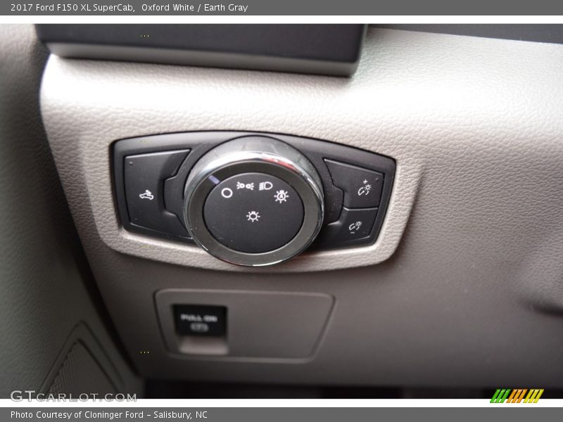 Oxford White / Earth Gray 2017 Ford F150 XL SuperCab