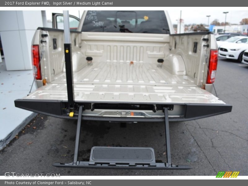 Ingot Silver / Medium Light Camel 2017 Ford Explorer FWD