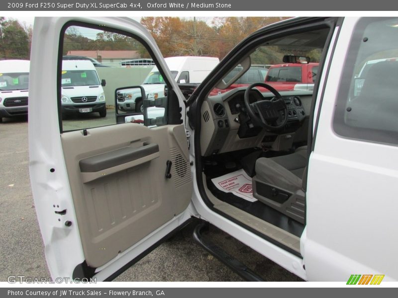 Oxford White / Medium Stone 2009 Ford F250 Super Duty XL SuperCab 4x4