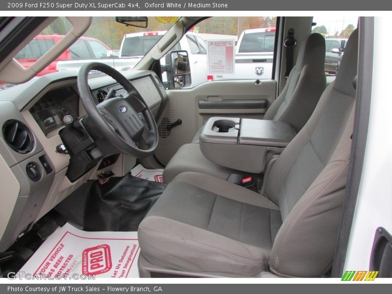 Oxford White / Medium Stone 2009 Ford F250 Super Duty XL SuperCab 4x4