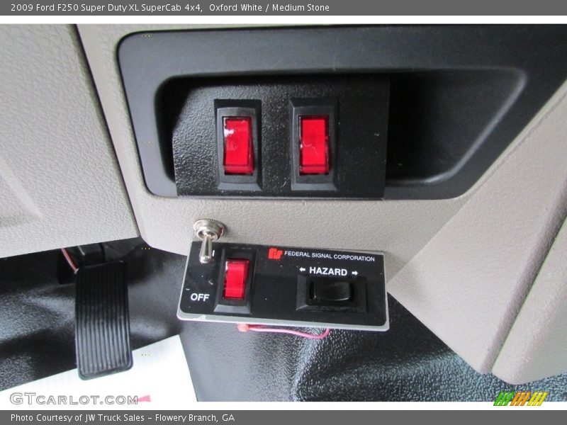 Oxford White / Medium Stone 2009 Ford F250 Super Duty XL SuperCab 4x4