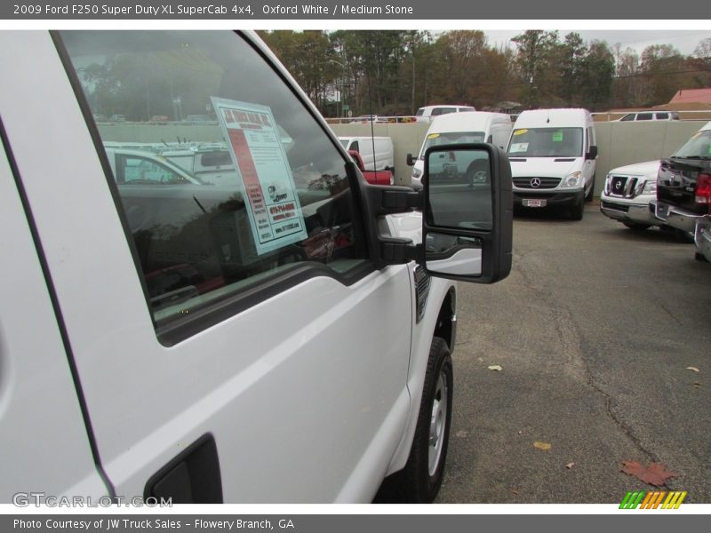 Oxford White / Medium Stone 2009 Ford F250 Super Duty XL SuperCab 4x4