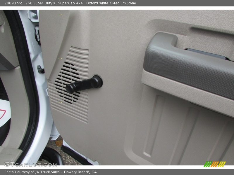 Oxford White / Medium Stone 2009 Ford F250 Super Duty XL SuperCab 4x4