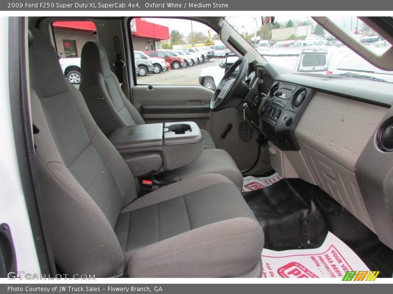 Oxford White / Medium Stone 2009 Ford F250 Super Duty XL SuperCab 4x4
