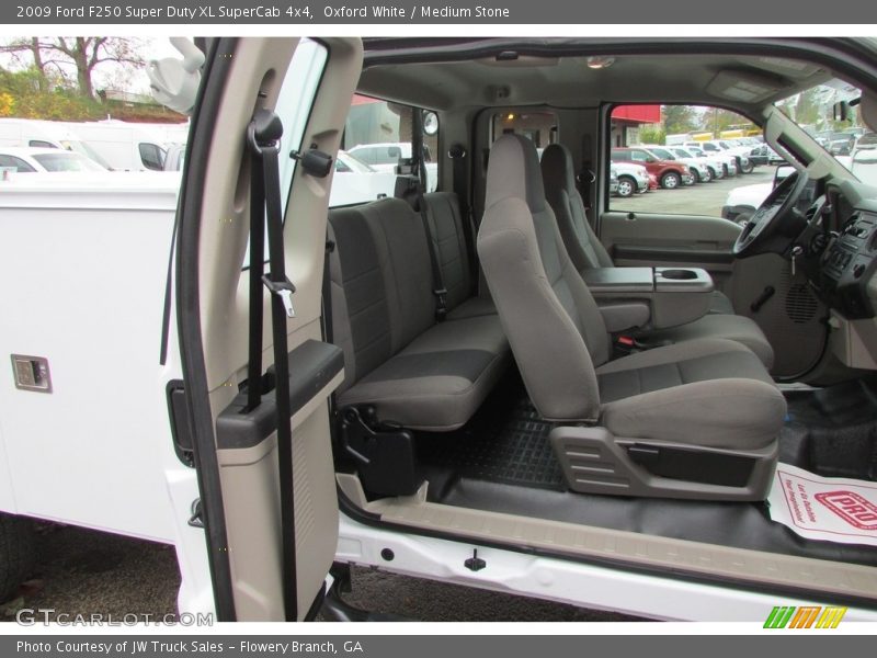 Oxford White / Medium Stone 2009 Ford F250 Super Duty XL SuperCab 4x4